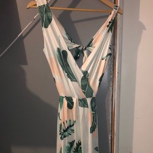 ♦️Long Floor Length Dress W/ Open Back♦️